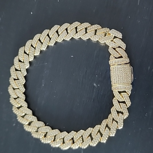 Bain Miller goldtone cubic zirconia men's bracelet with beautiful clasp closure - Picture 6 of 6